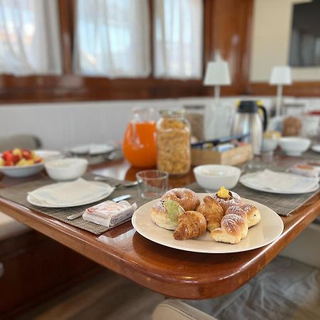 Tersane IV Vincitore 4 Hotel Di Bruno Barbieri ปาแลร์โม ภายนอก รูปภาพ