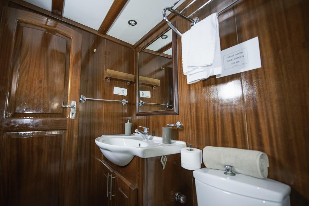 Tersane IV Vincitore 4 Hotel Di Bruno Barbieri ปาแลร์โม ภายนอก รูปภาพ