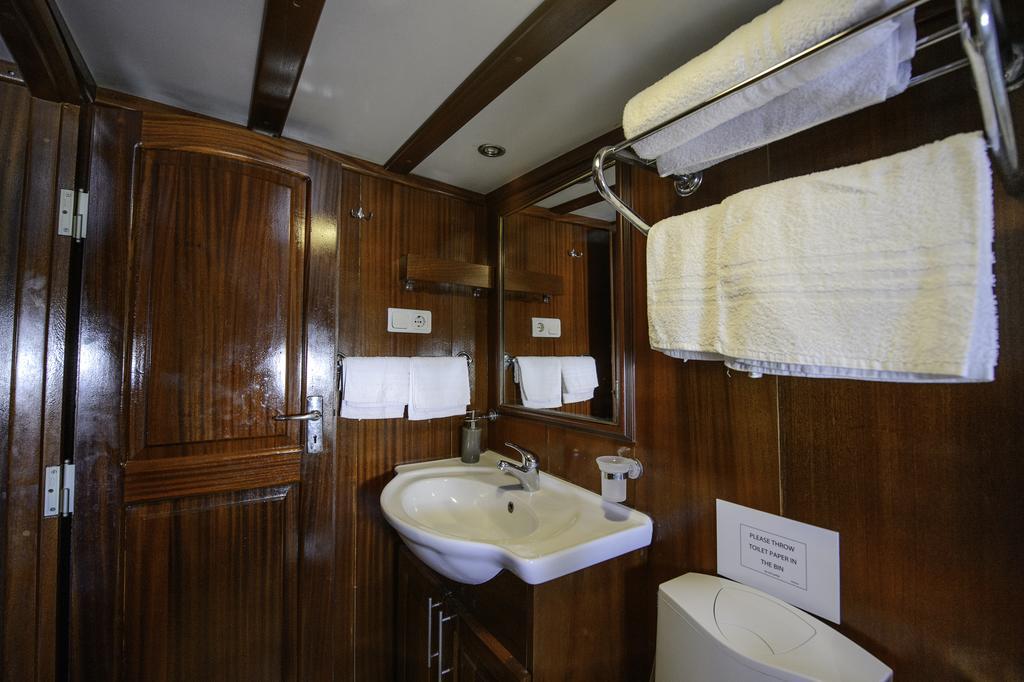 Tersane IV Vincitore 4 Hotel Di Bruno Barbieri ปาแลร์โม ภายนอก รูปภาพ